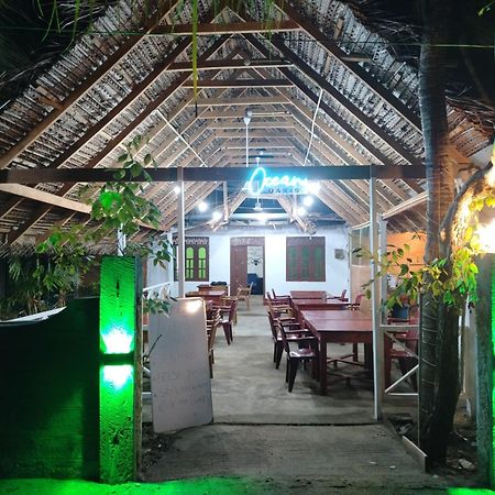 Ocean Oasis Restaurant And Rooms Trincomalee Exterior photo